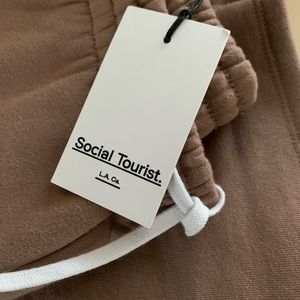 Social tourist sweats